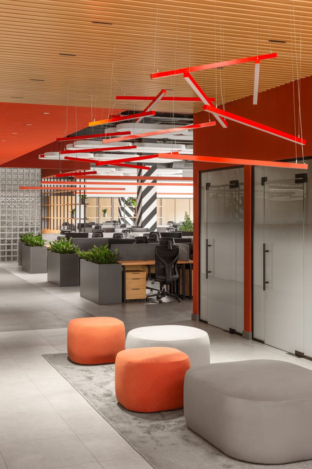 辦公室休息區木紋格柵天花吊頂效果圖